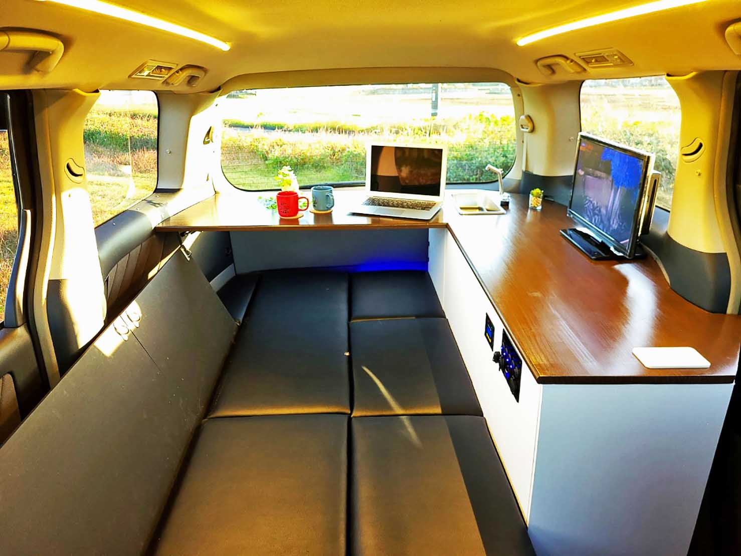 TOYOTA ALPHARD 10系 後期 キャンピングカー3