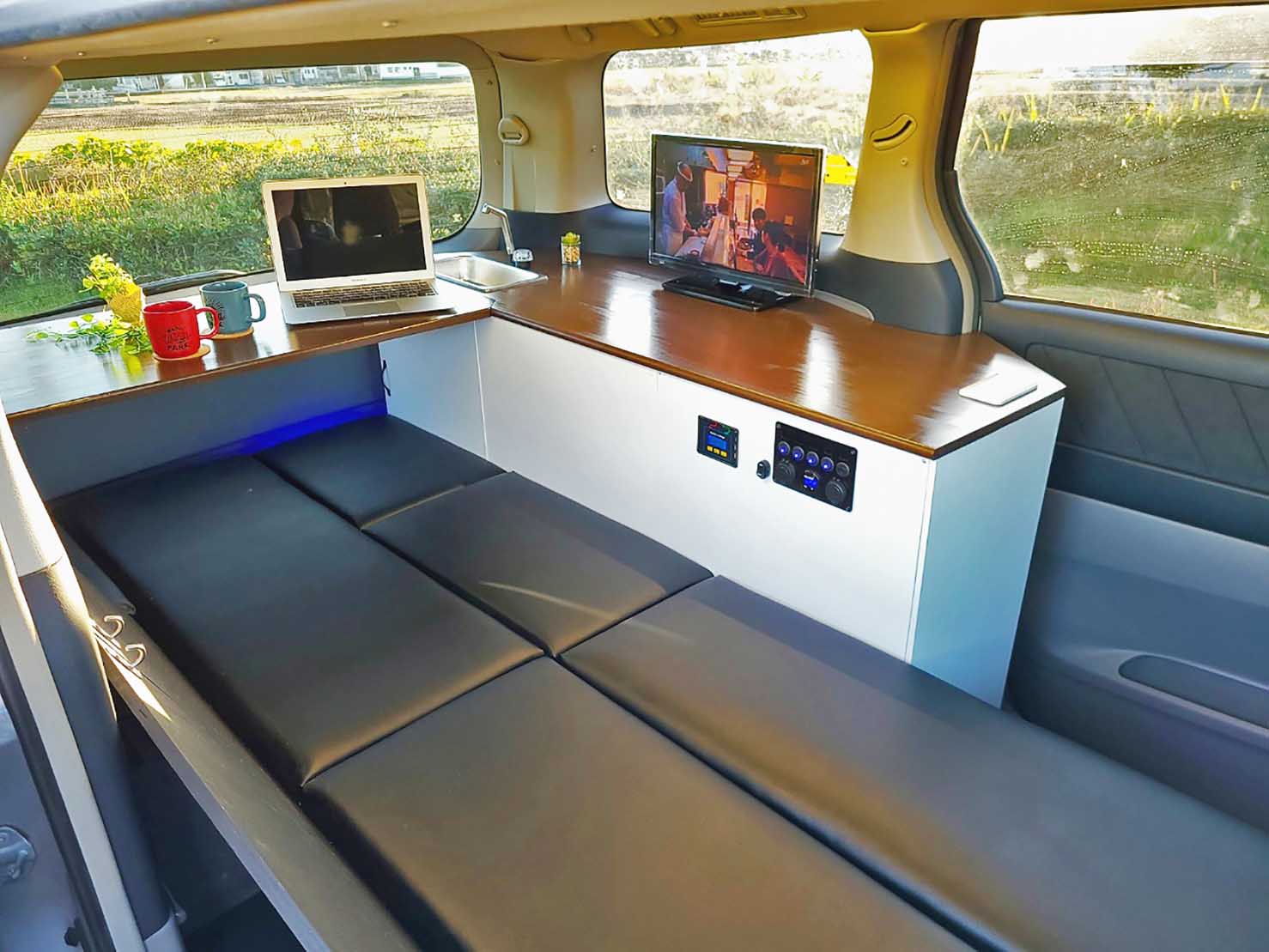 TOYOTA ALPHARD 10系 後期 キャンピングカー2