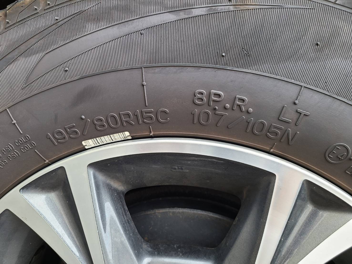 プレシャス ホワイトハウス ハイエースキャンパー 電動開閉式ポップアップ バンコン52