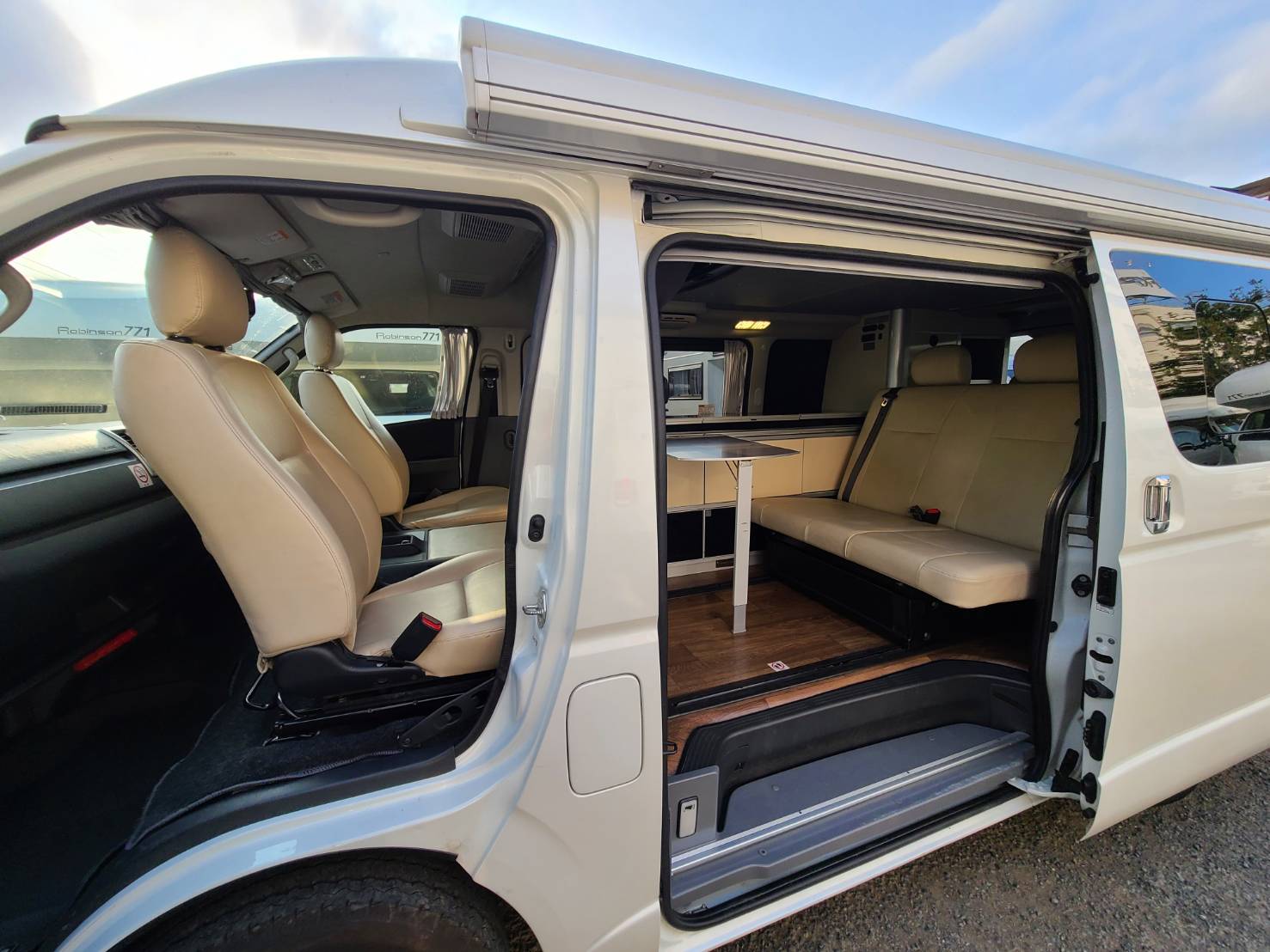 プレシャス ホワイトハウス ハイエースキャンパー 電動開閉式ポップアップ バンコン20