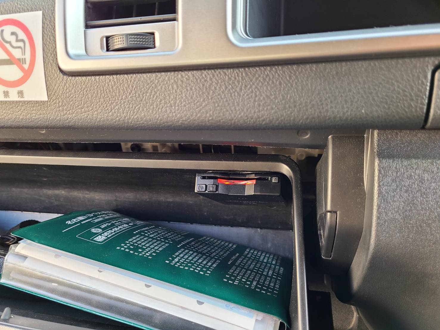 プレシャス ホワイトハウス ハイエースキャンパー 電動開閉式ポップアップ バンコン16