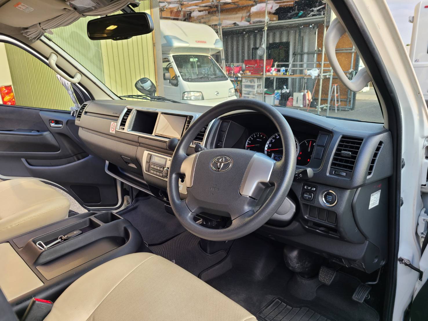 プレシャス ホワイトハウス ハイエースキャンパー 電動開閉式ポップアップ バンコン10