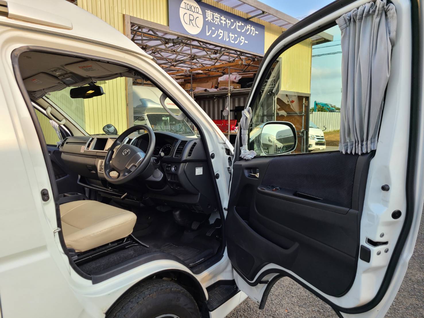 プレシャス ホワイトハウス ハイエースキャンパー 電動開閉式ポップアップ バンコン11