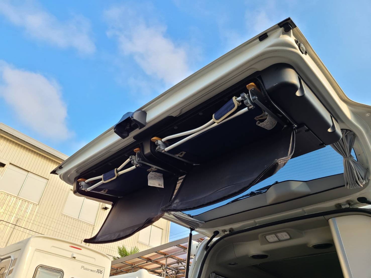 プレシャス ホワイトハウス ハイエースキャンパー 電動開閉式ポップアップ バンコン40