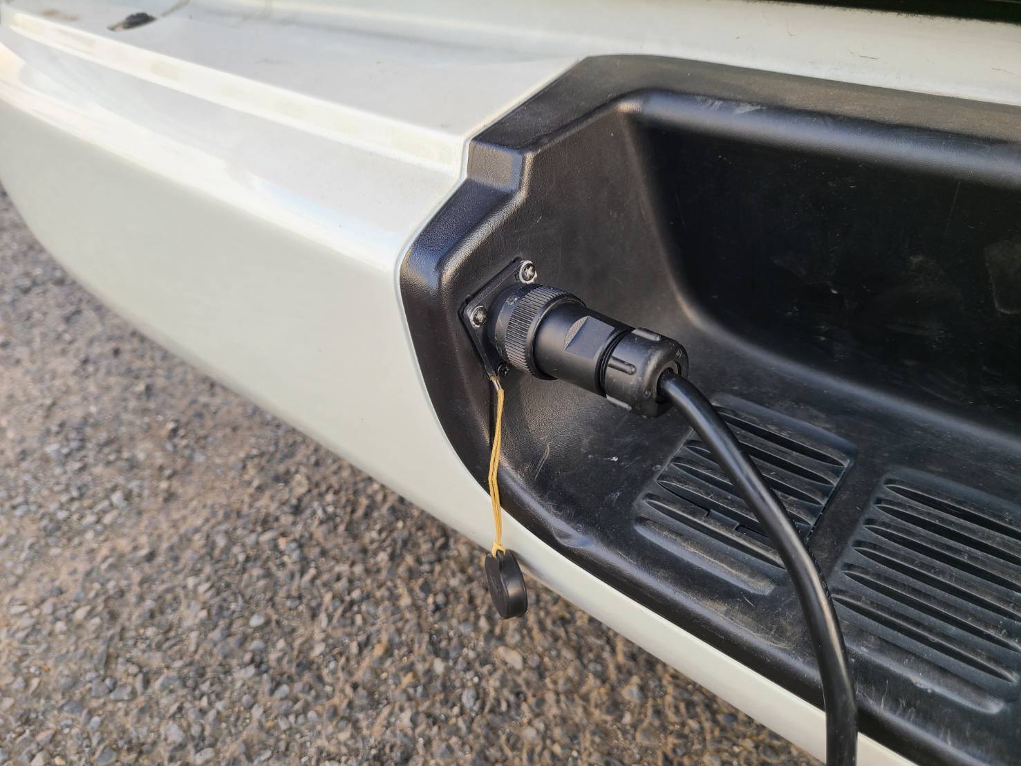 プレシャス ホワイトハウス ハイエースキャンパー 電動開閉式ポップアップ バンコン45