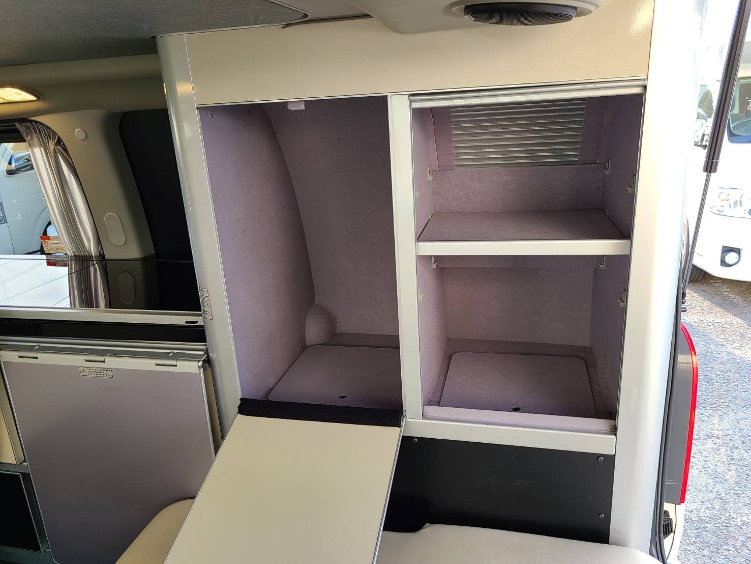 プレシャス ホワイトハウス ハイエースキャンパー 電動開閉式ポップアップ バンコン43