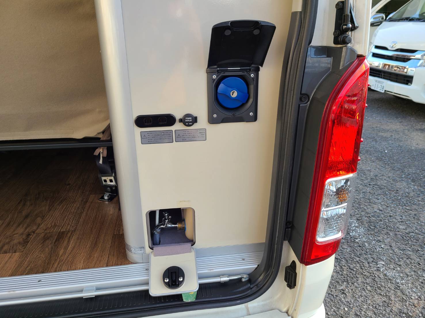 プレシャス ホワイトハウス ハイエースキャンパー 電動開閉式ポップアップ バンコン42