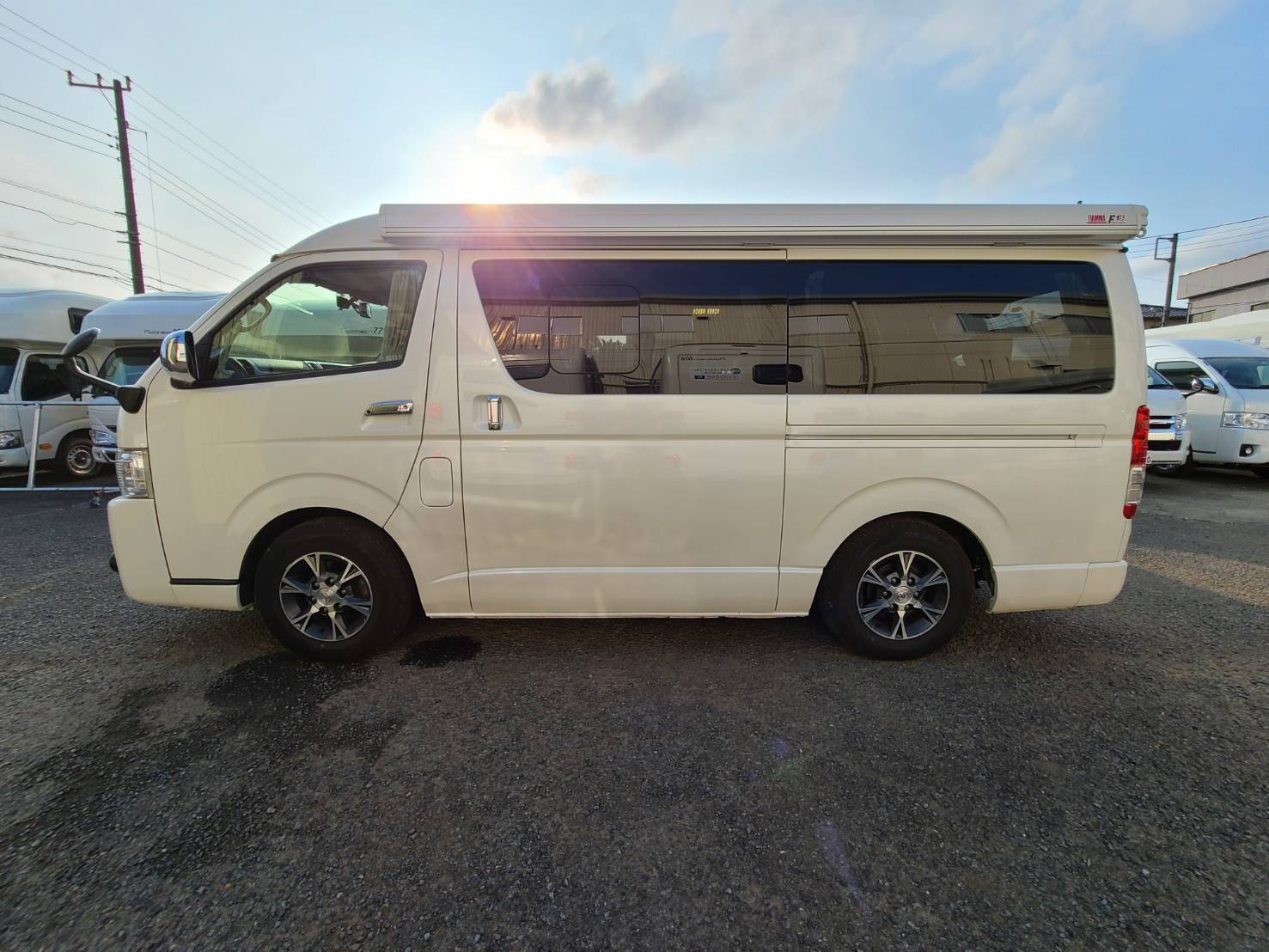 プレシャス ホワイトハウス ハイエースキャンパー 電動開閉式ポップアップ バンコン9