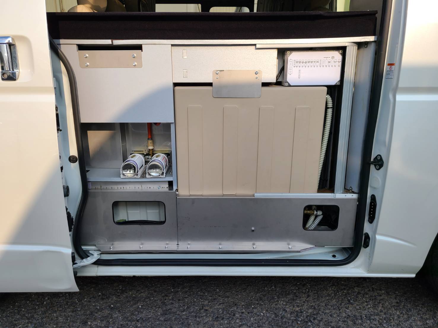 プレシャス ホワイトハウス ハイエースキャンパー 電動開閉式ポップアップ バンコン51