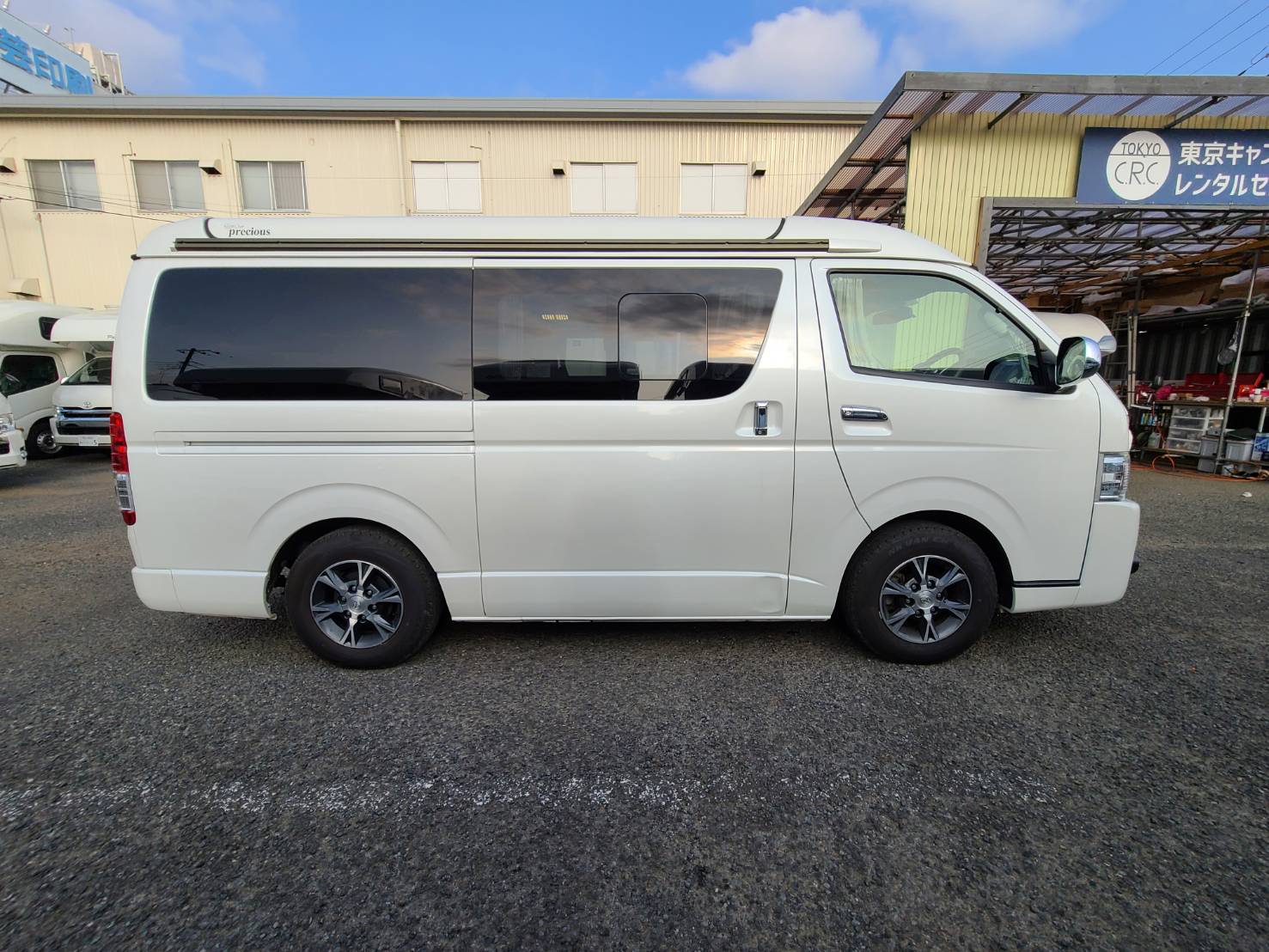 プレシャス ホワイトハウス ハイエースキャンパー 電動開閉式ポップアップ バンコン4
