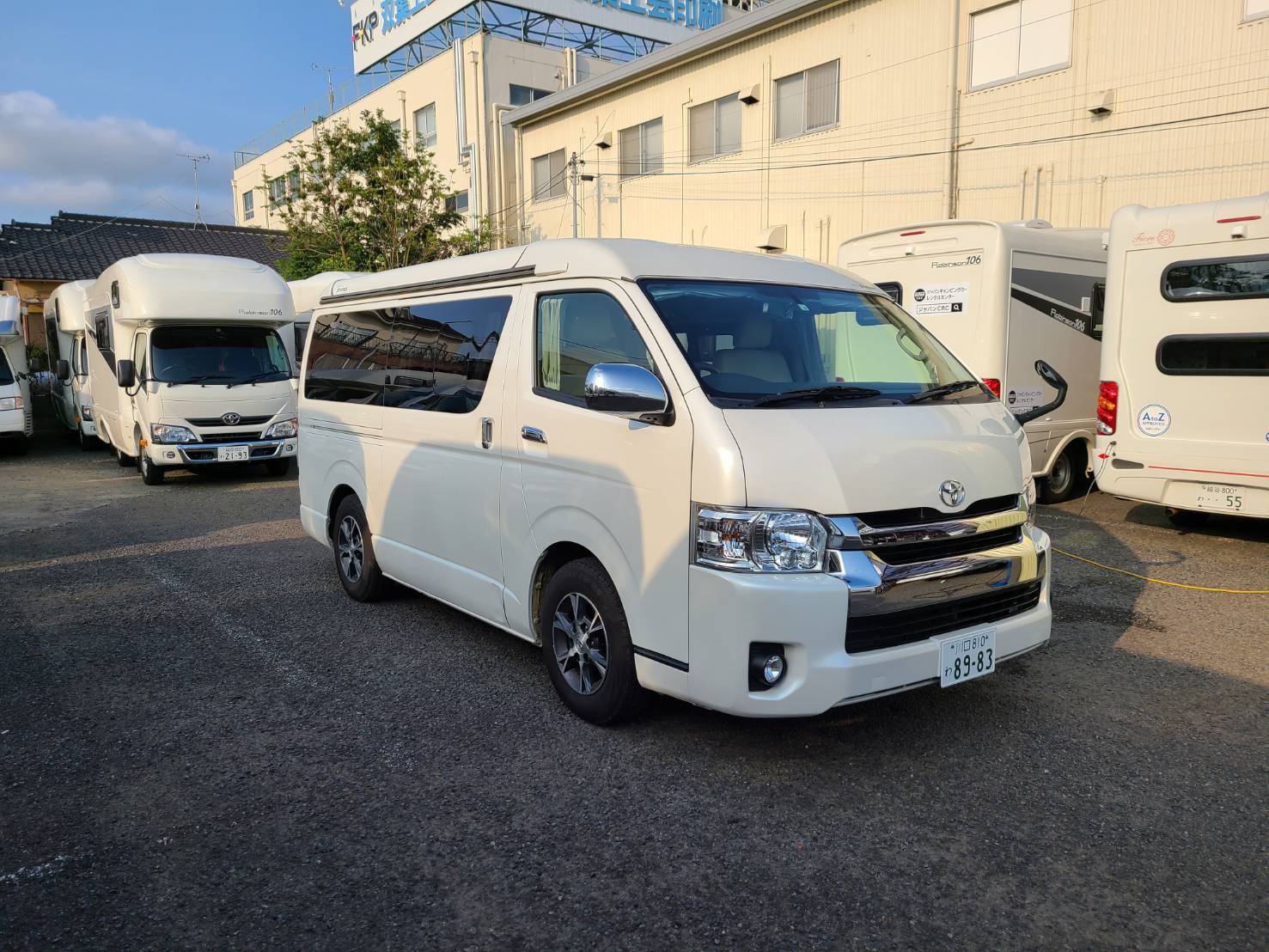 プレシャス ホワイトハウス ハイエースキャンパー 電動開閉式ポップアップ バンコン3