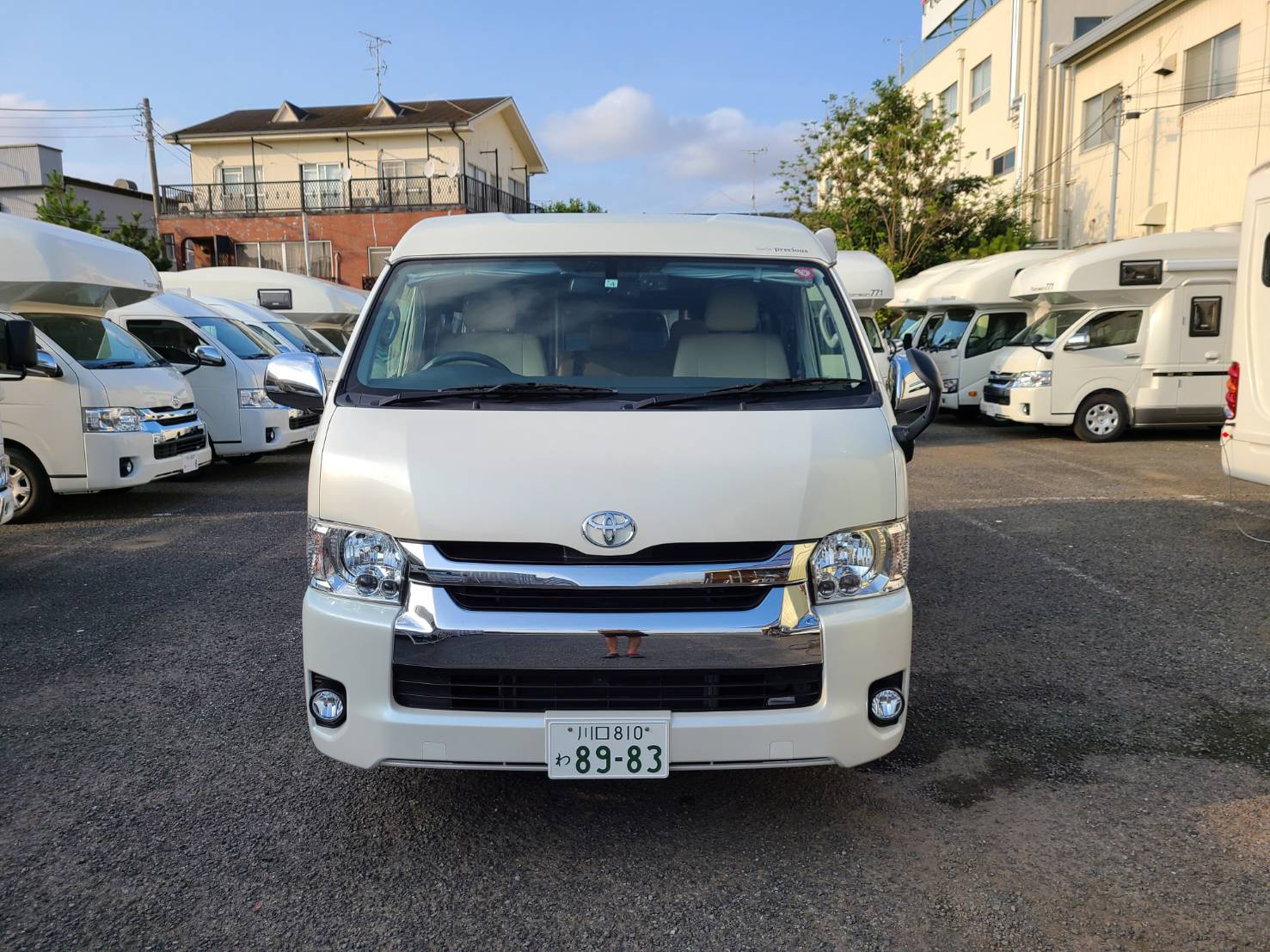 プレシャス ホワイトハウス ハイエースキャンパー 電動開閉式ポップアップ バンコン2