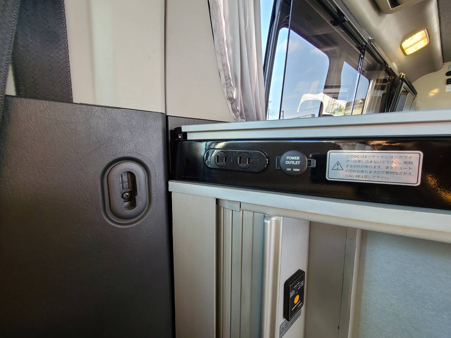 プレシャス ホワイトハウス ハイエースキャンパー 電動開閉式ポップアップ バンコン28