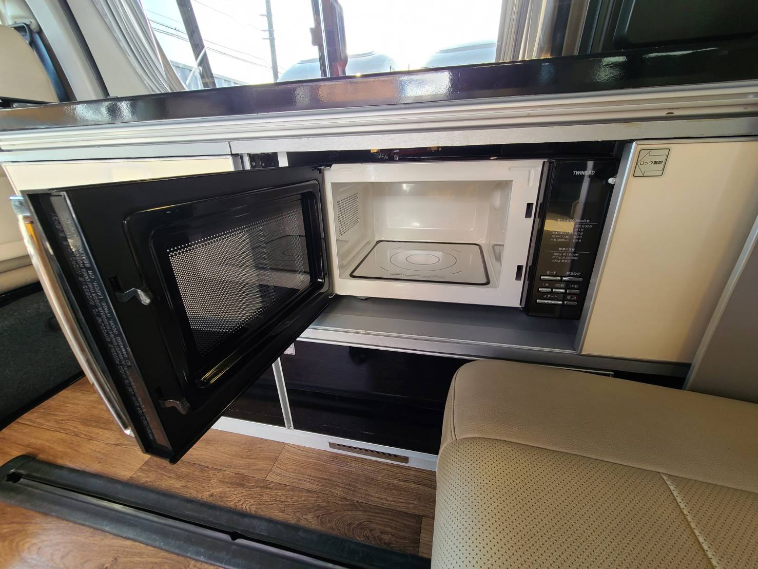 プレシャス ホワイトハウス ハイエースキャンパー 電動開閉式ポップアップ バンコン26