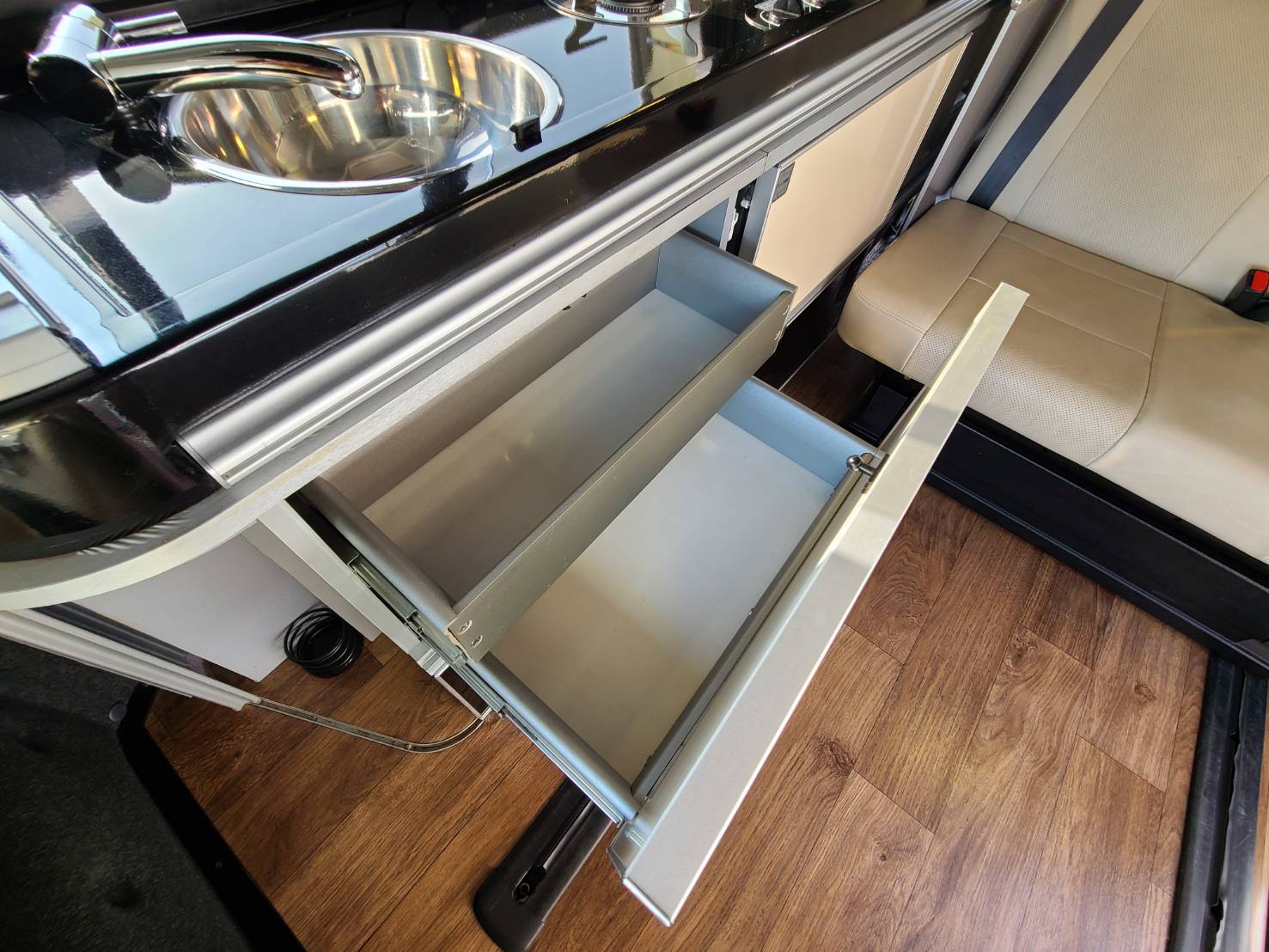 プレシャス ホワイトハウス ハイエースキャンパー 電動開閉式ポップアップ バンコン31