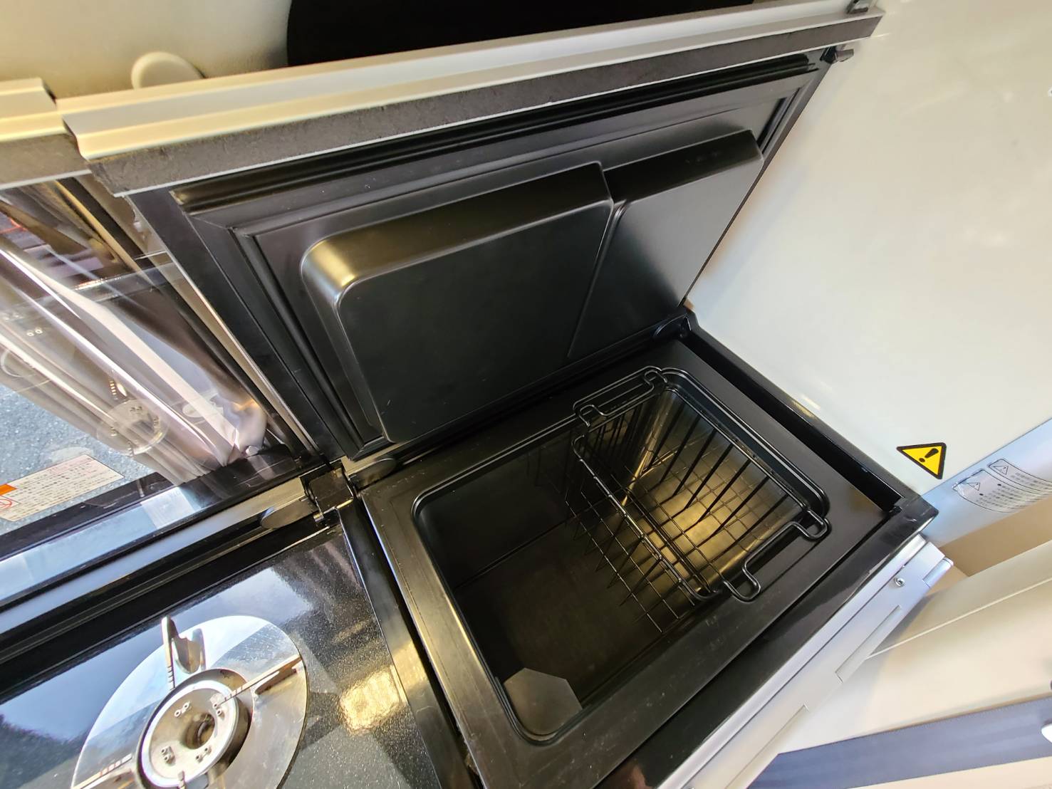 プレシャス ホワイトハウス ハイエースキャンパー 電動開閉式ポップアップ バンコン32