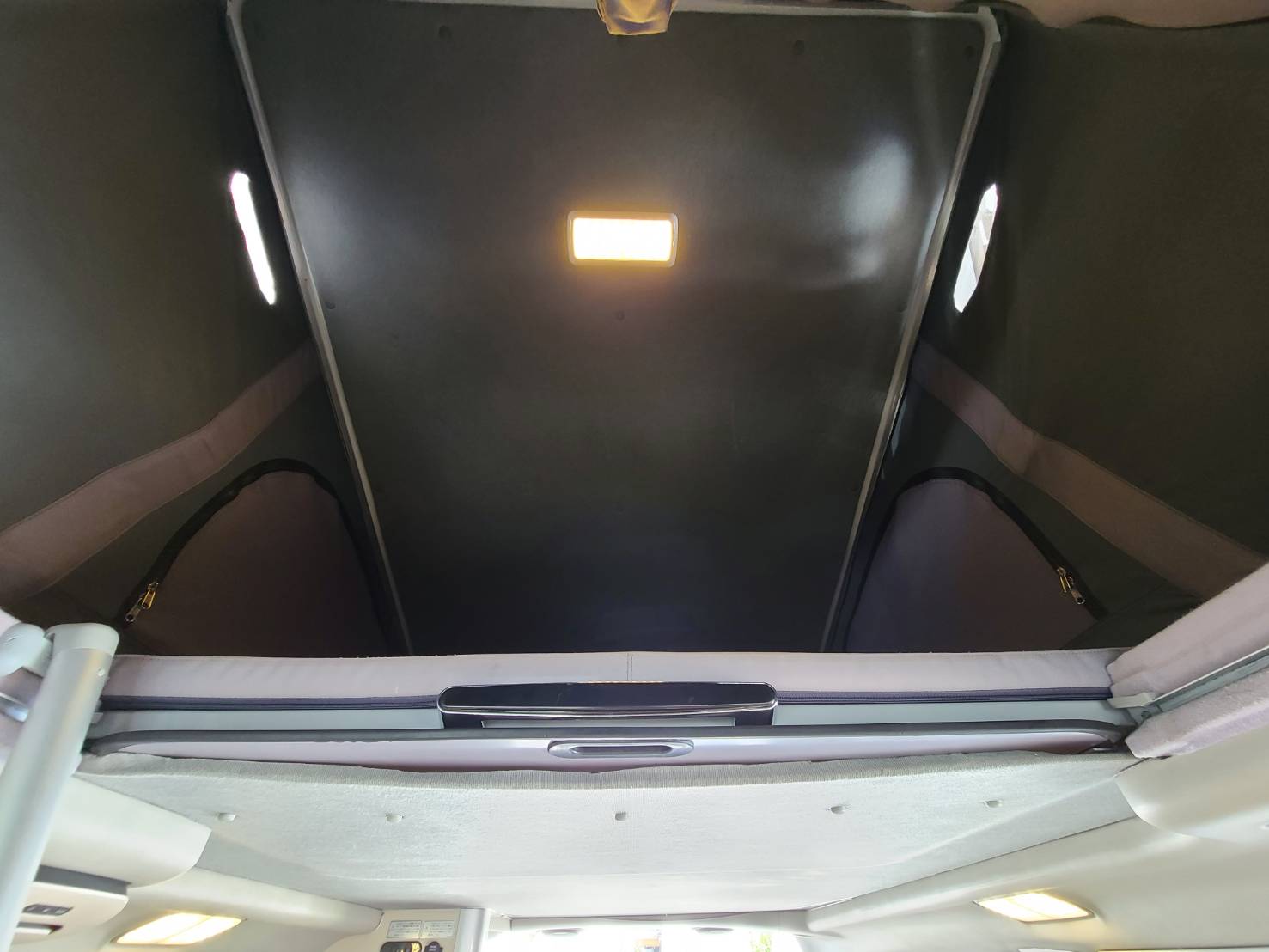 プレシャス ホワイトハウス ハイエースキャンパー 電動開閉式ポップアップ バンコン36