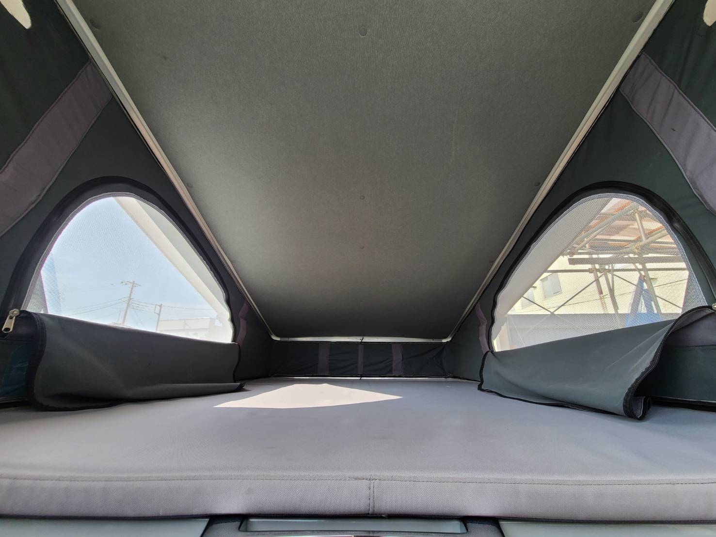 プレシャス ホワイトハウス ハイエースキャンパー 電動開閉式ポップアップ バンコン37