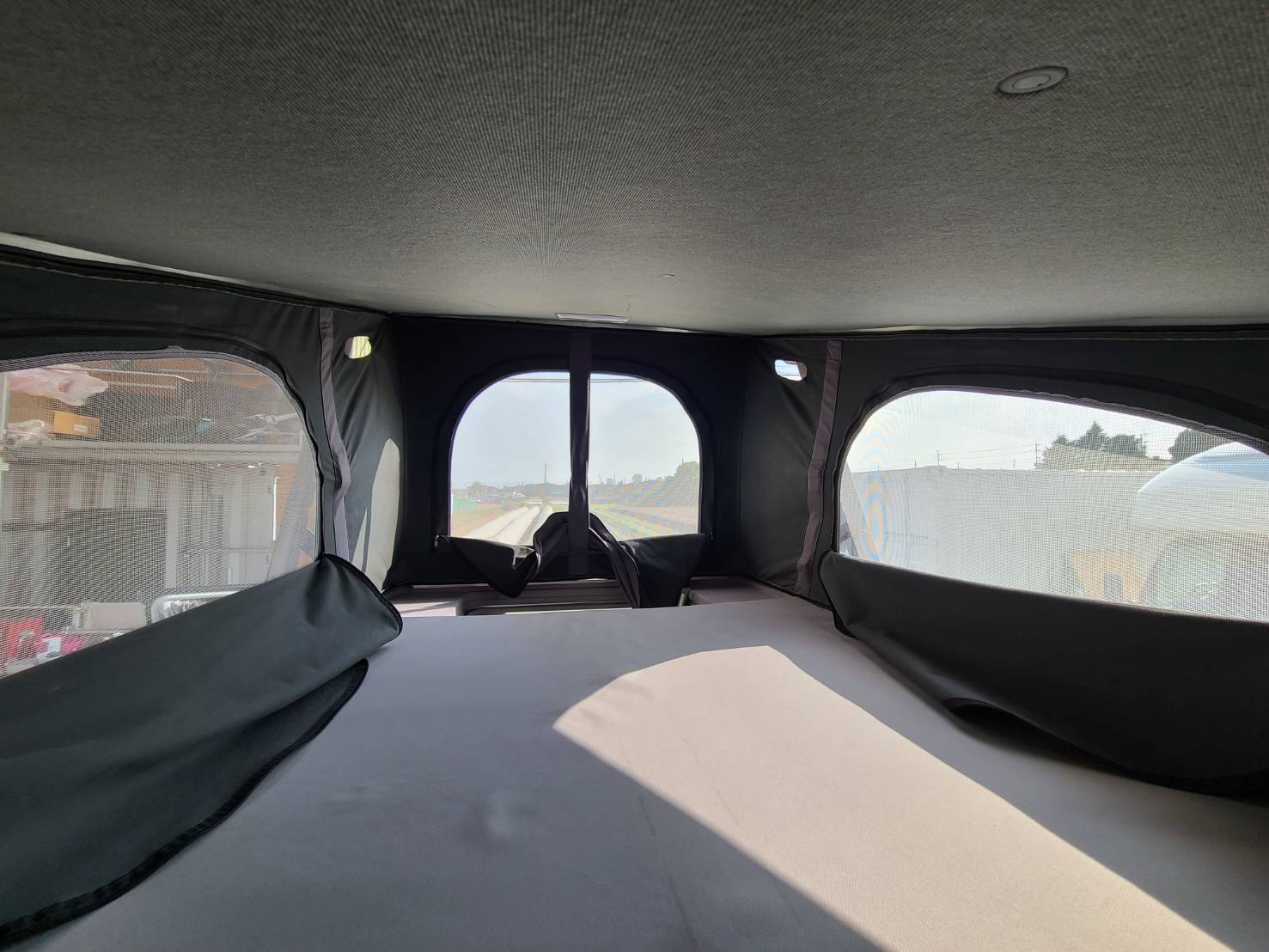 プレシャス ホワイトハウス ハイエースキャンパー 電動開閉式ポップアップ バンコン38