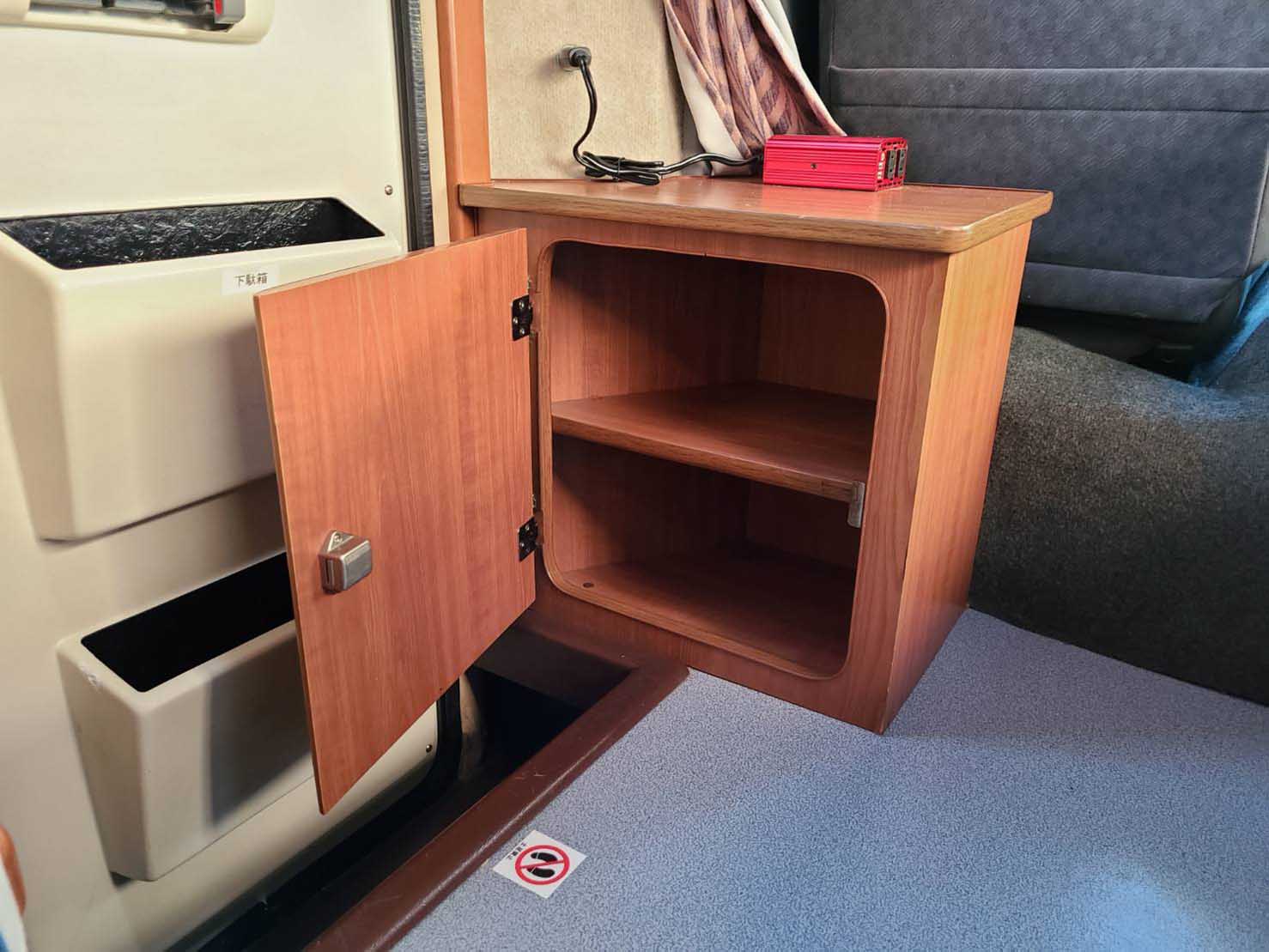 セレンゲティ トヨタ CBA-TRH214W改 キャブコンキャンピングカー25