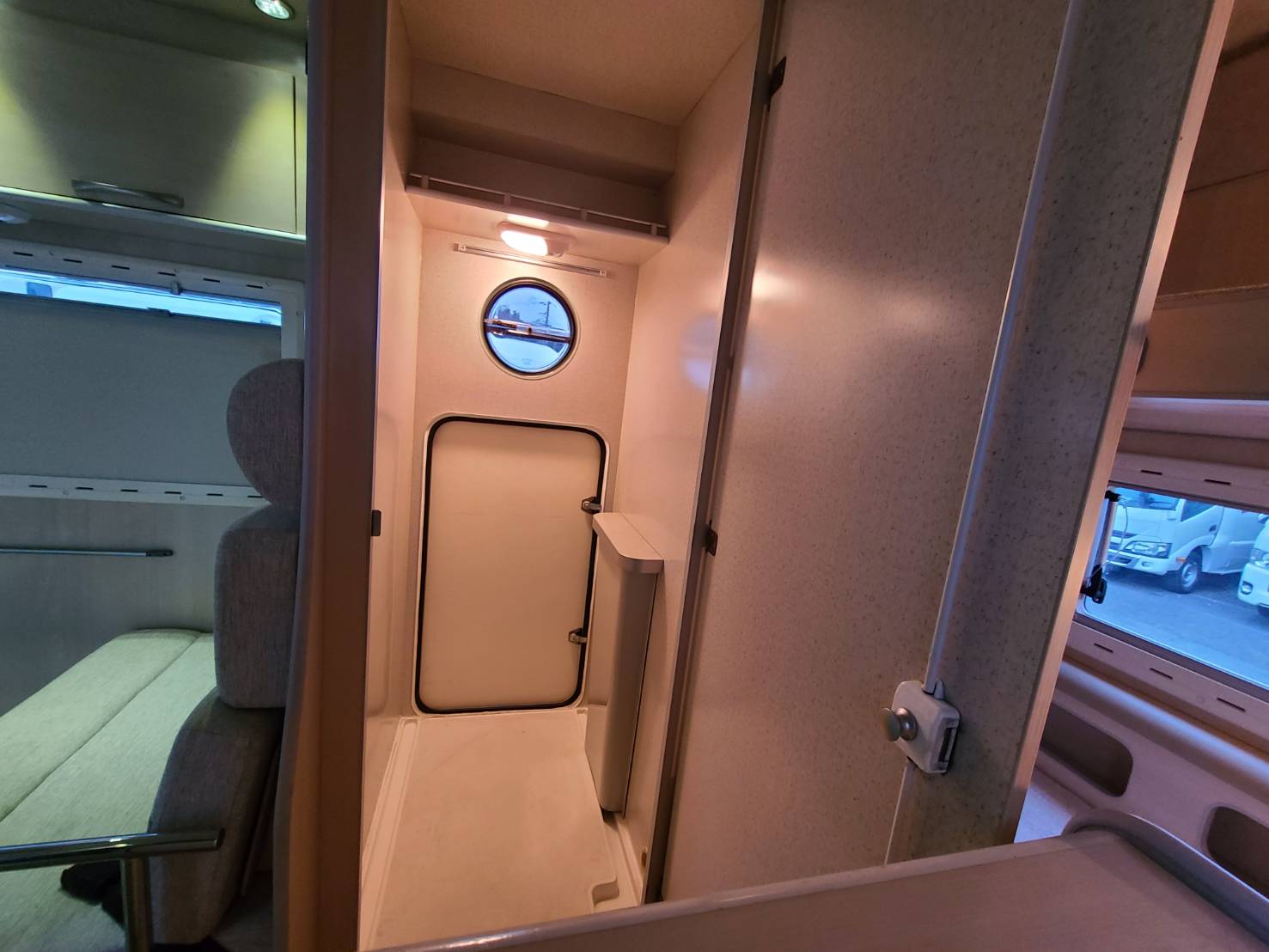 コルドバンクス  バンテック キャブコン/TOYOTAカムロード/キャンピングカー中古車29