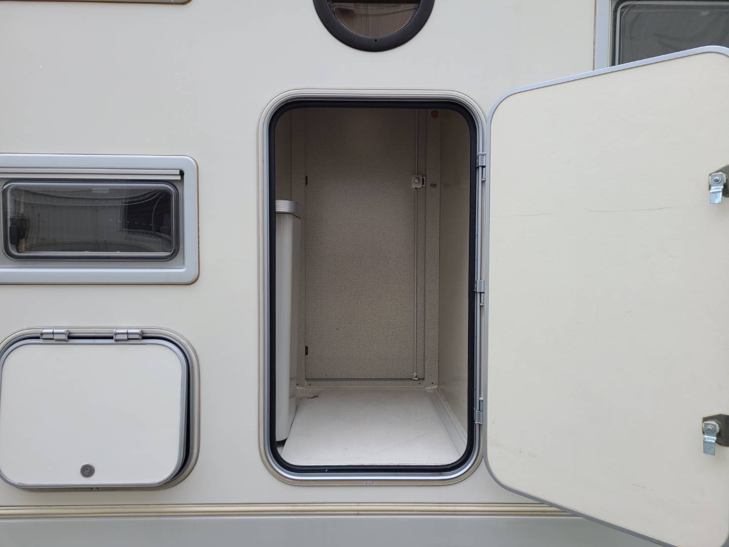 コルドバンクス  バンテック キャブコン/TOYOTAカムロード/キャンピングカー中古車15