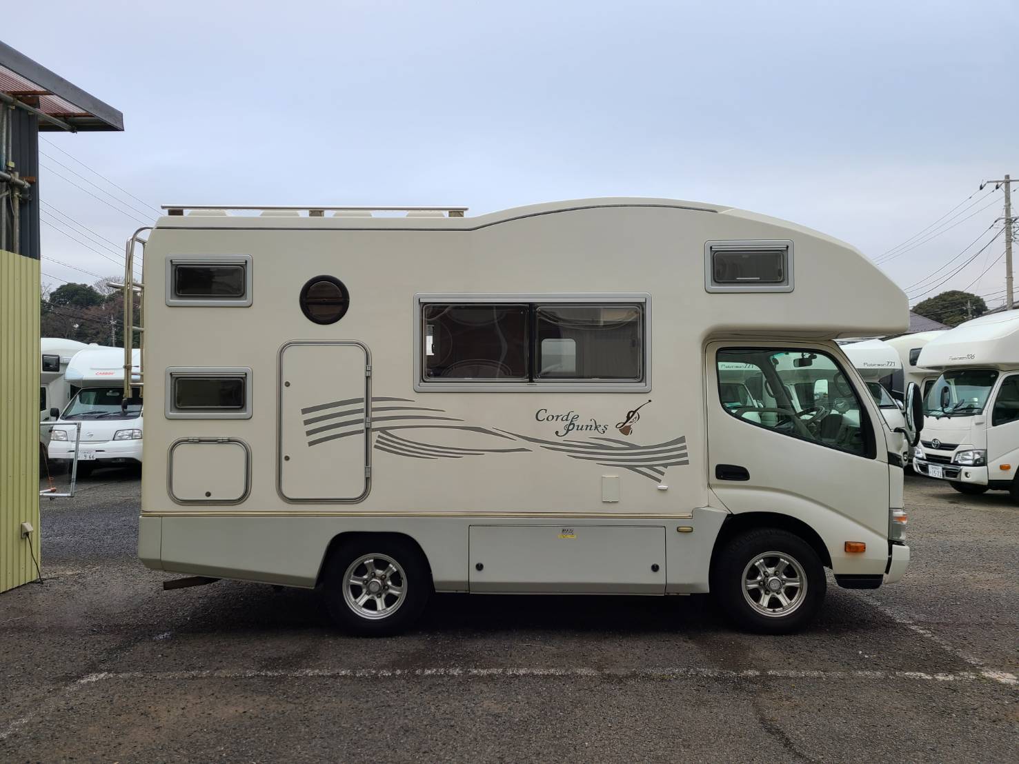 コルドバンクス  バンテック キャブコン/TOYOTAカムロード/キャンピングカー中古車3