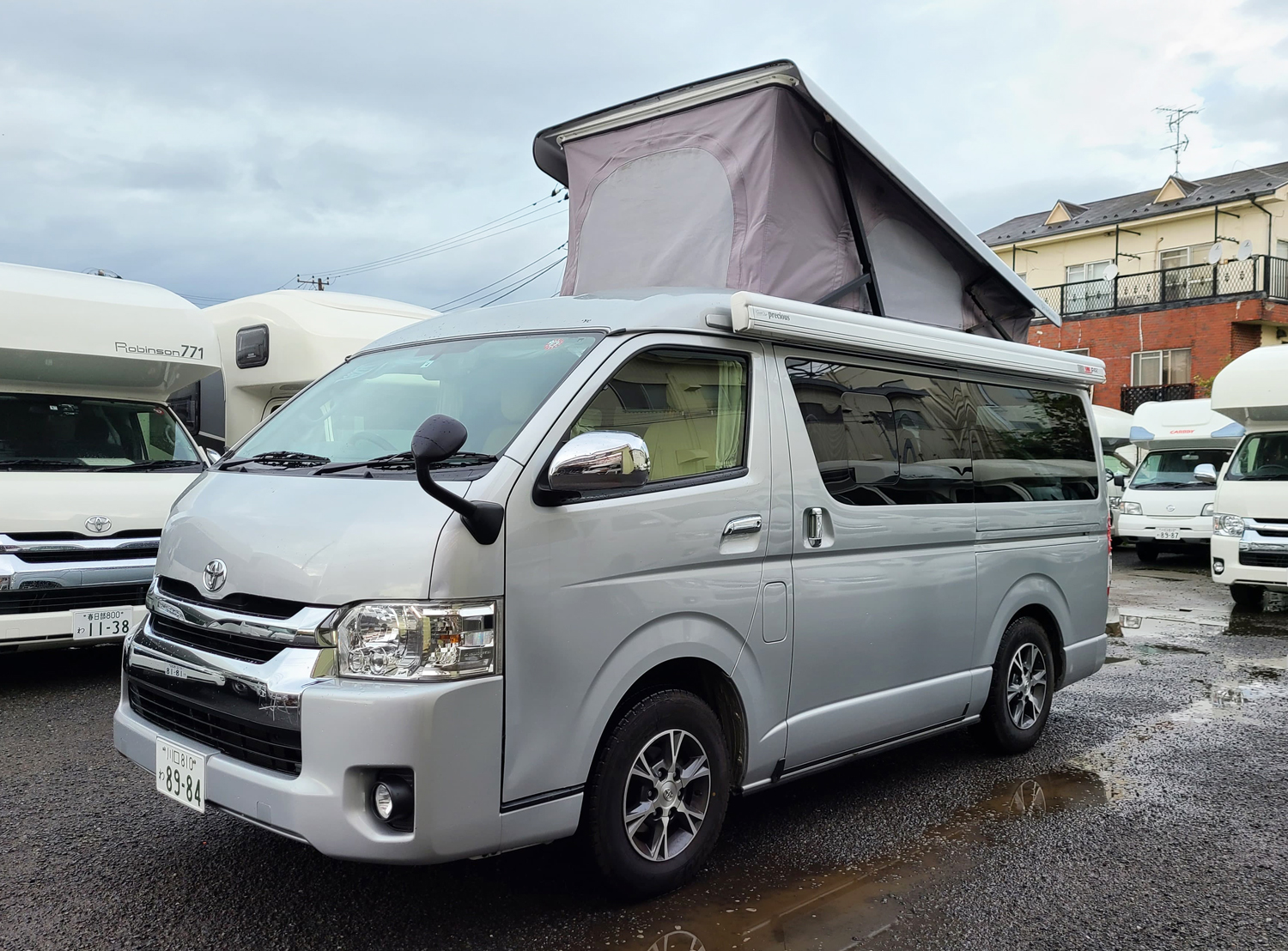 プレシャス　ホワイトハウス　ハイエースキャンパー4WD　電動開閉式ポップアップ　バンコン（シルバー）