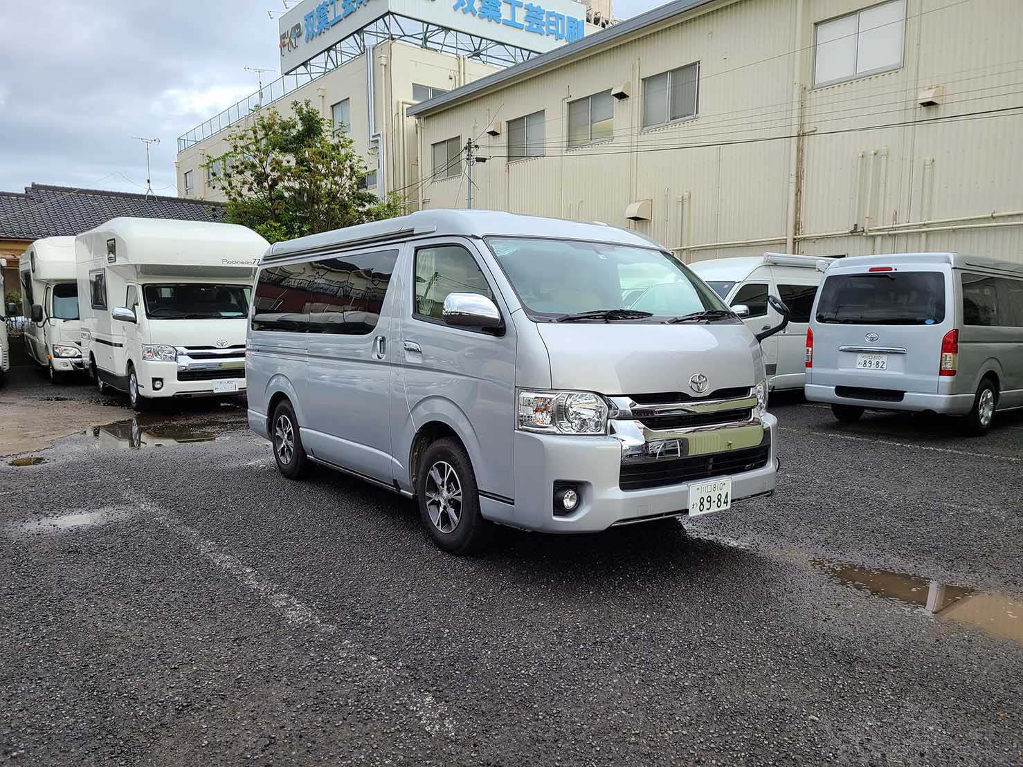 プレシャス　ホワイトハウス　ハイエースキャンパー4WD　電動開閉式ポップアップ　バンコン（シルバー）3