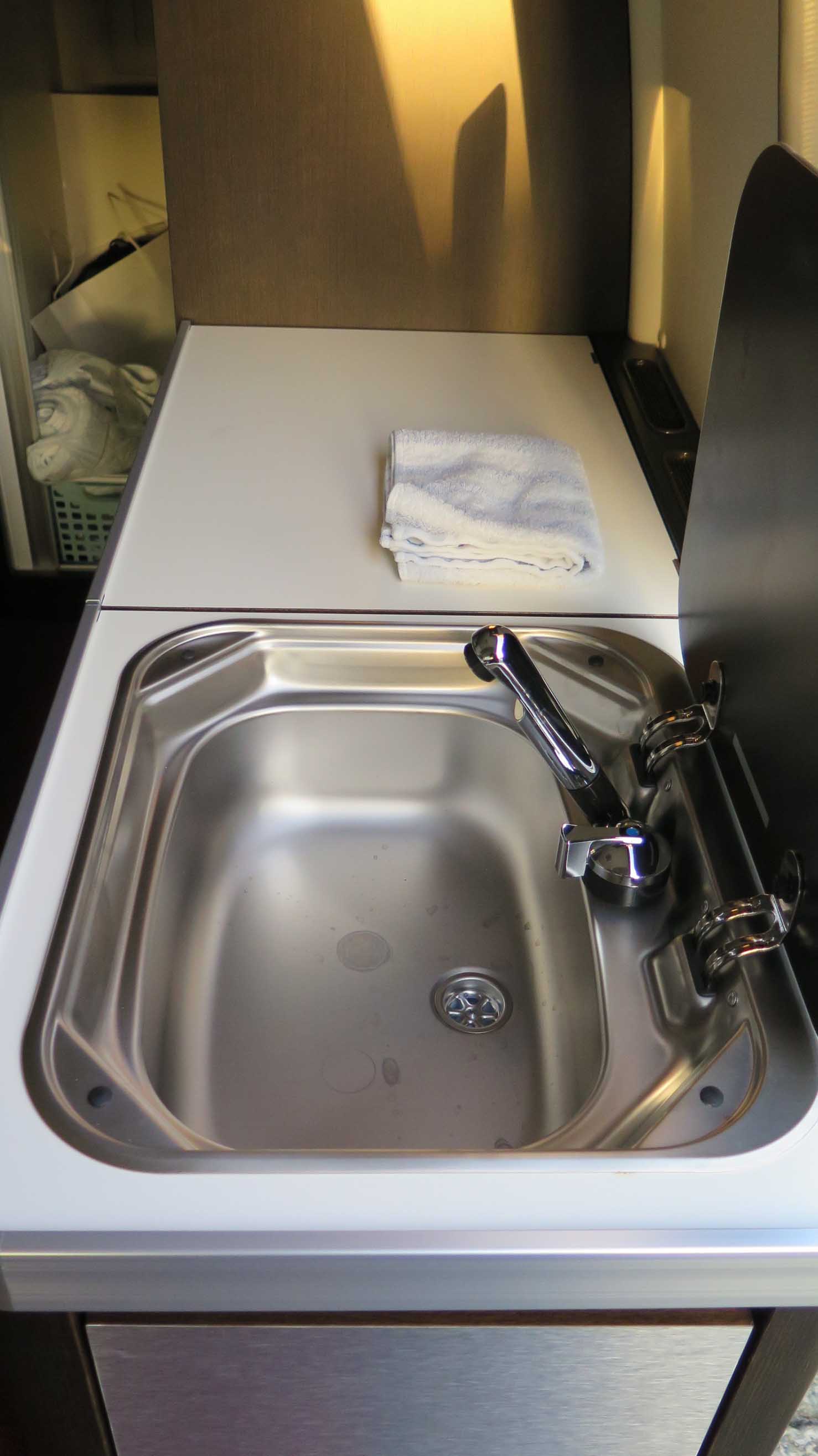 トイファクトリー アルコーバ グランド仕様 ハイエース ディーゼル4WD10