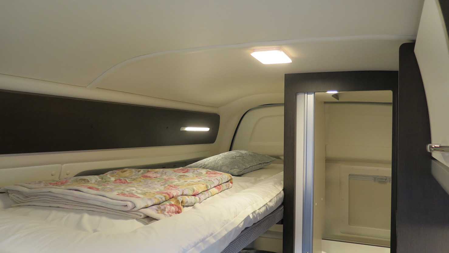 トイファクトリー アルコーバ グランド仕様 ハイエース ディーゼル4WD11