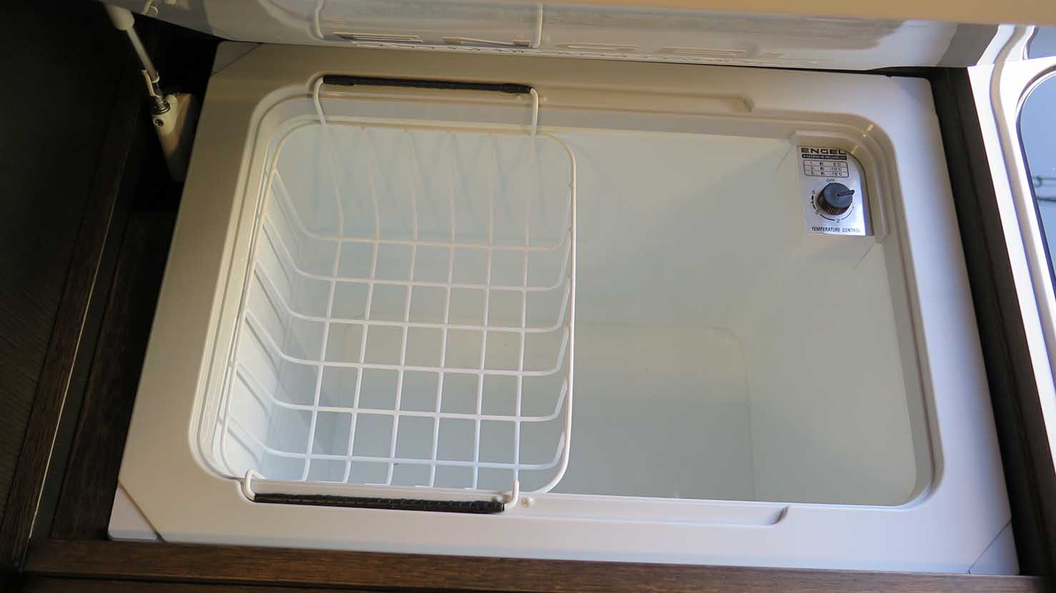 トイファクトリー アルコーバ グランド仕様 ハイエース ディーゼル4WD14