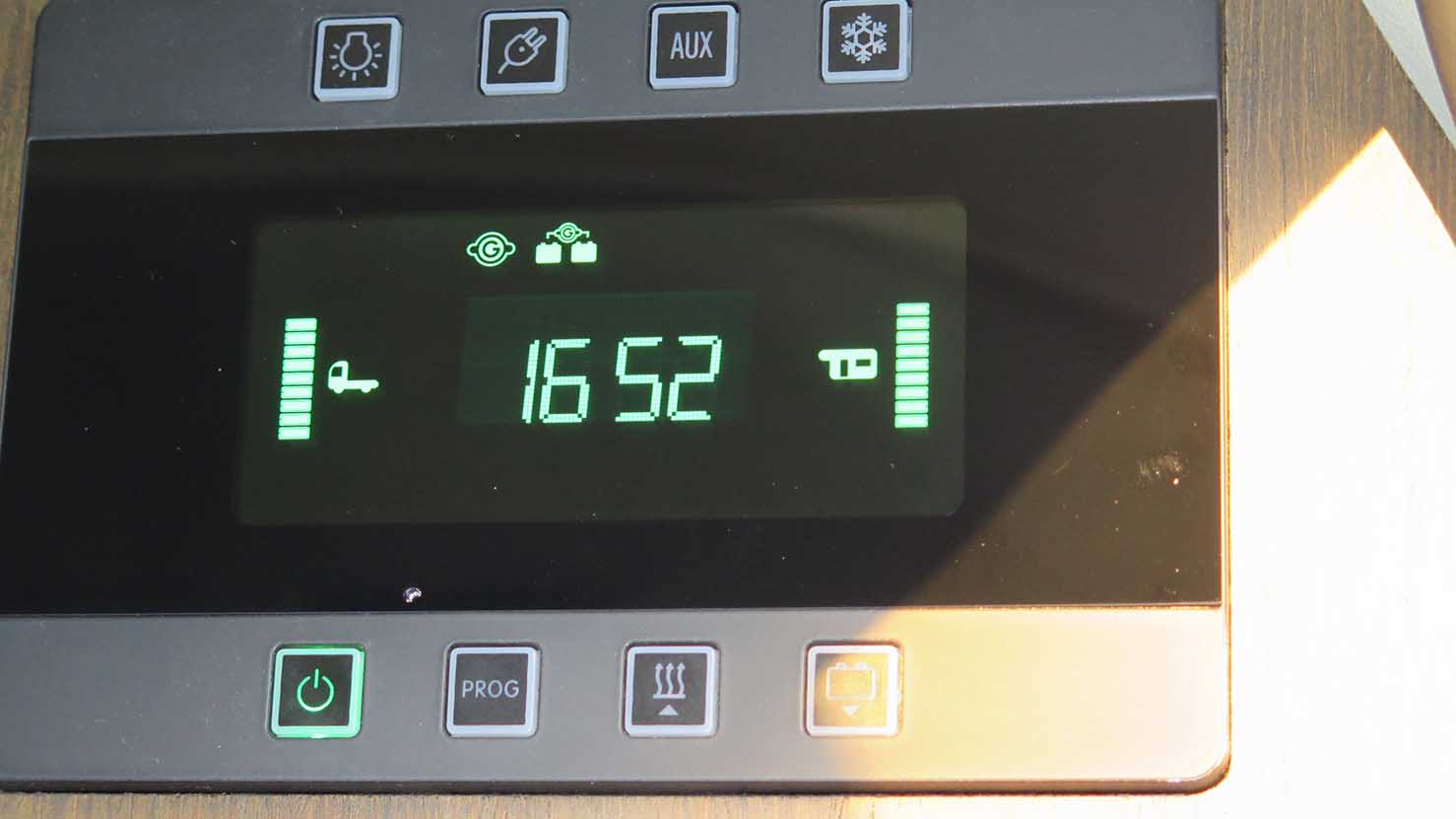 トイファクトリー アルコーバ グランド仕様 ハイエース ディーゼル4WD23