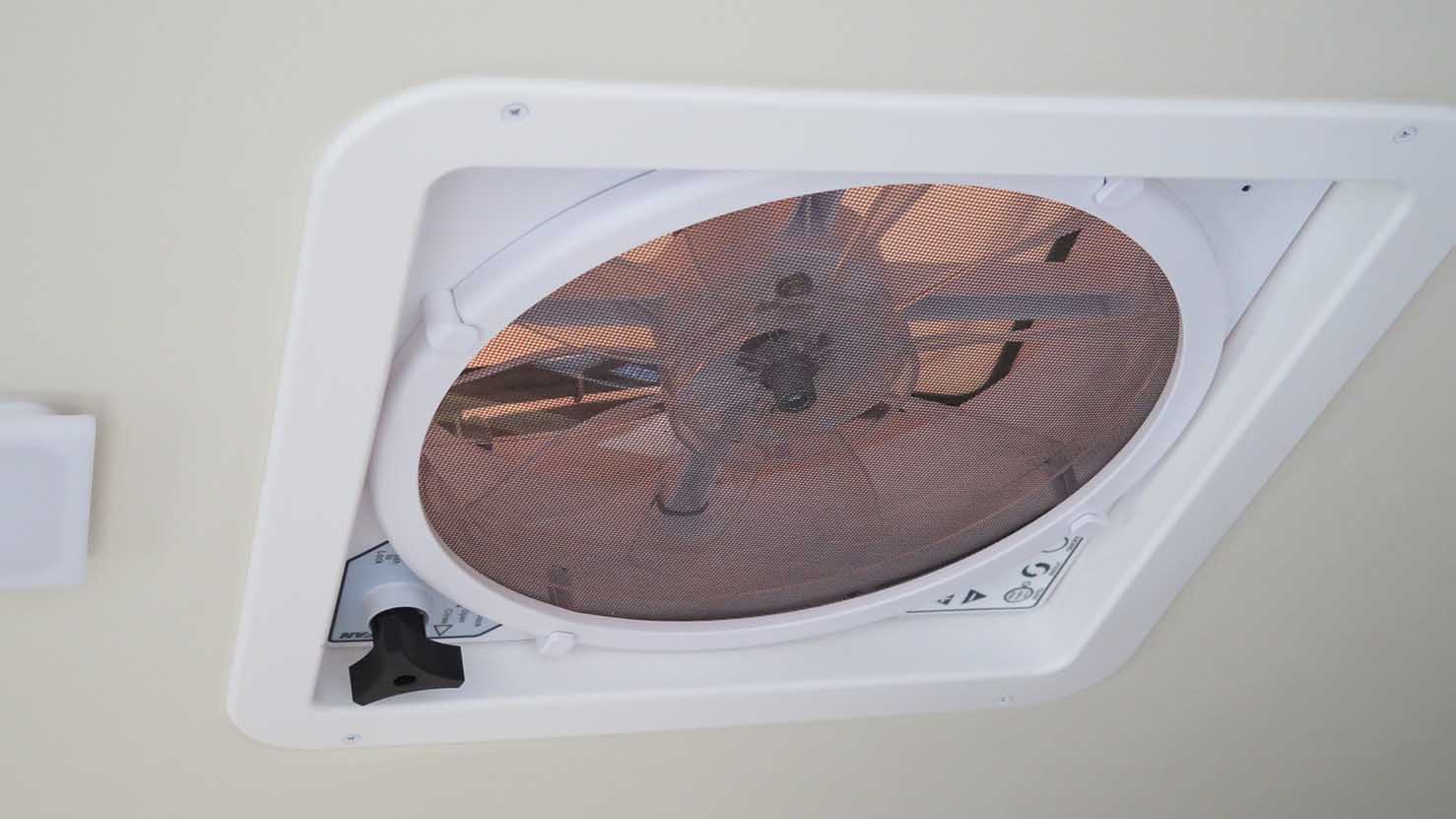 トイファクトリー アルコーバ グランド仕様 ハイエース ディーゼル4WD25