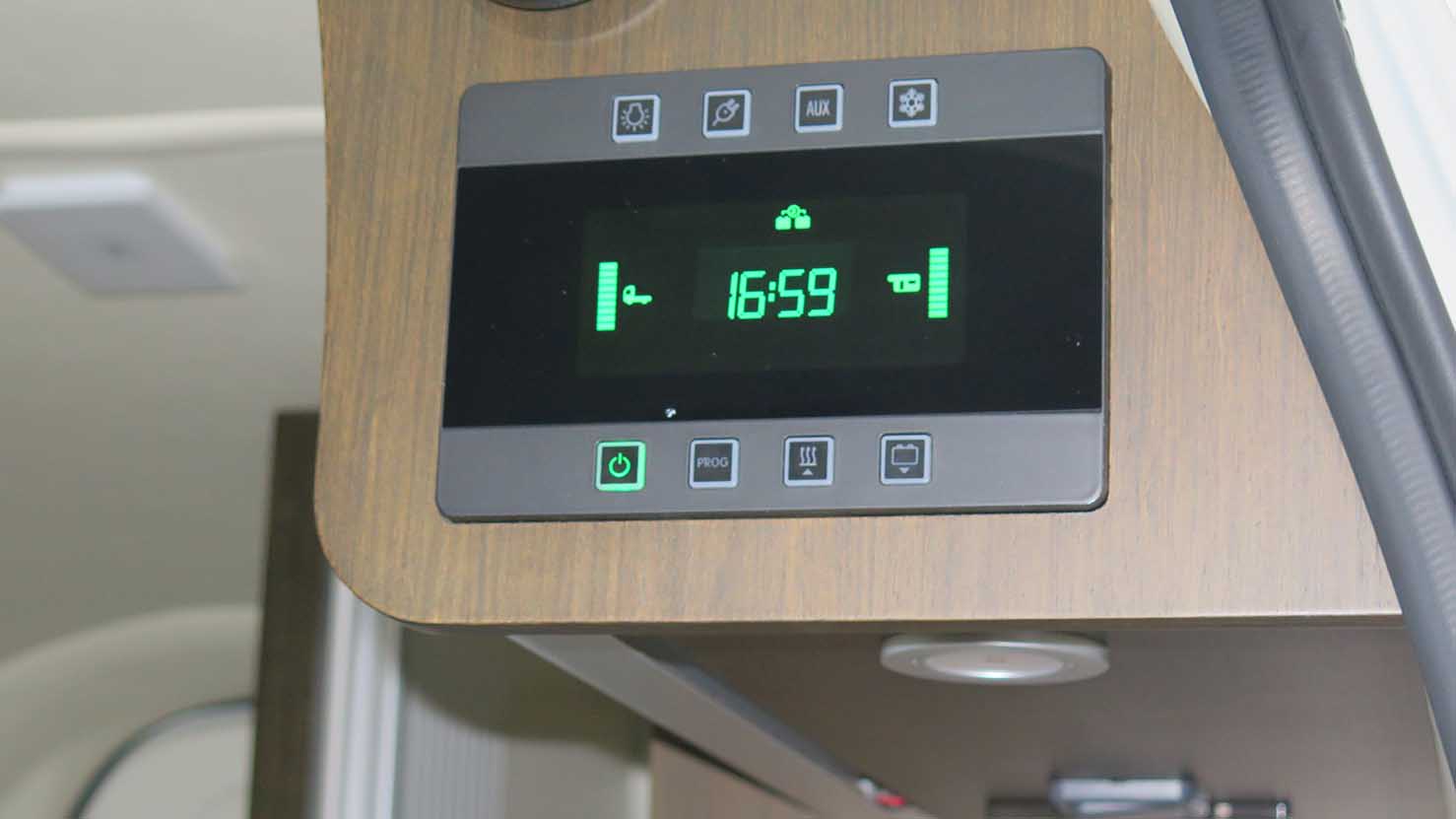 トイファクトリー アルコーバ グランド仕様 ハイエース ディーゼル4WD27