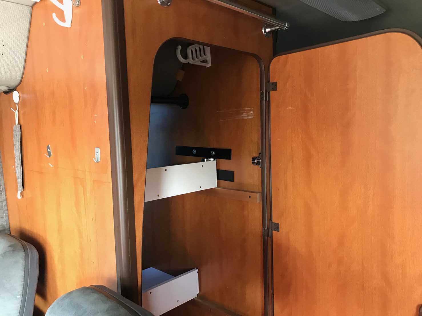 シビリアン バスコン キャンピングカー 8ナンバー登録20